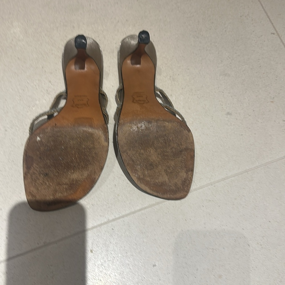 Beautiful sandals. - Picture 4 of 10